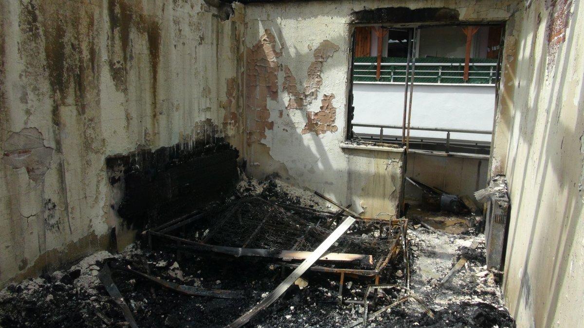 Kocaeli'de 3 yaşındaki çocuk çakmakla oynarken evi yaktı