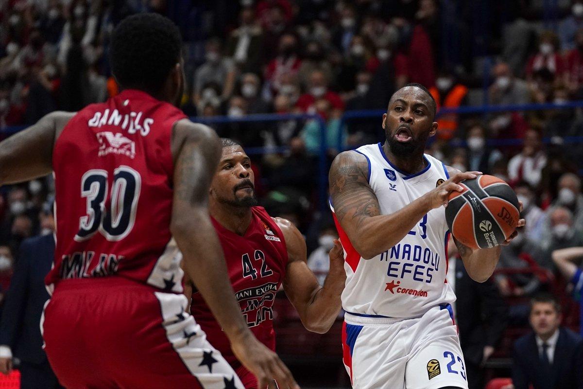 Anadolu Efes EuroLeague'de Milan'a yenildi