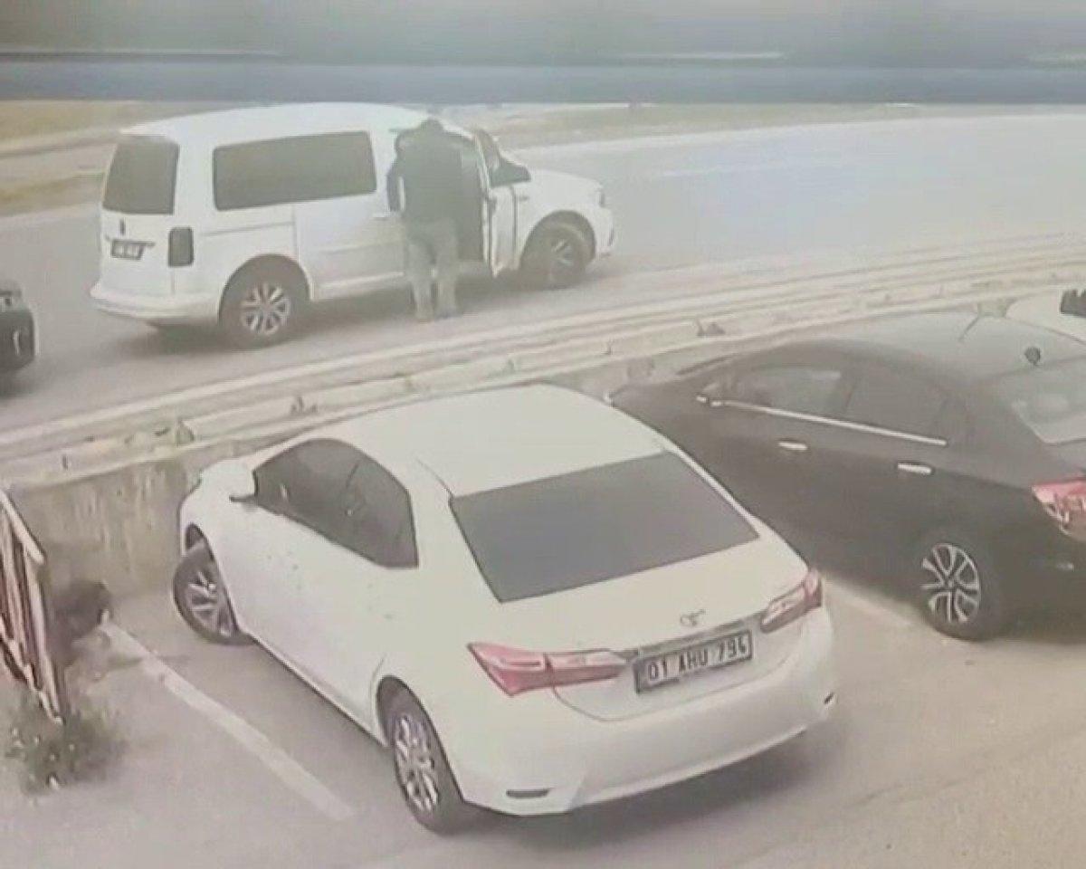 Adana'da araçtan 820 bin lira çalanlar yakalandı