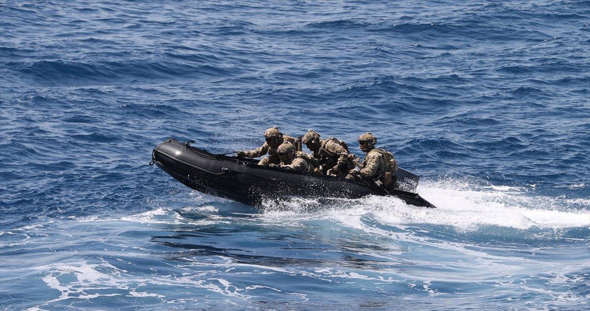 Bakan Akar'dan Yunanistan'a: Dostluk elimizi tutun