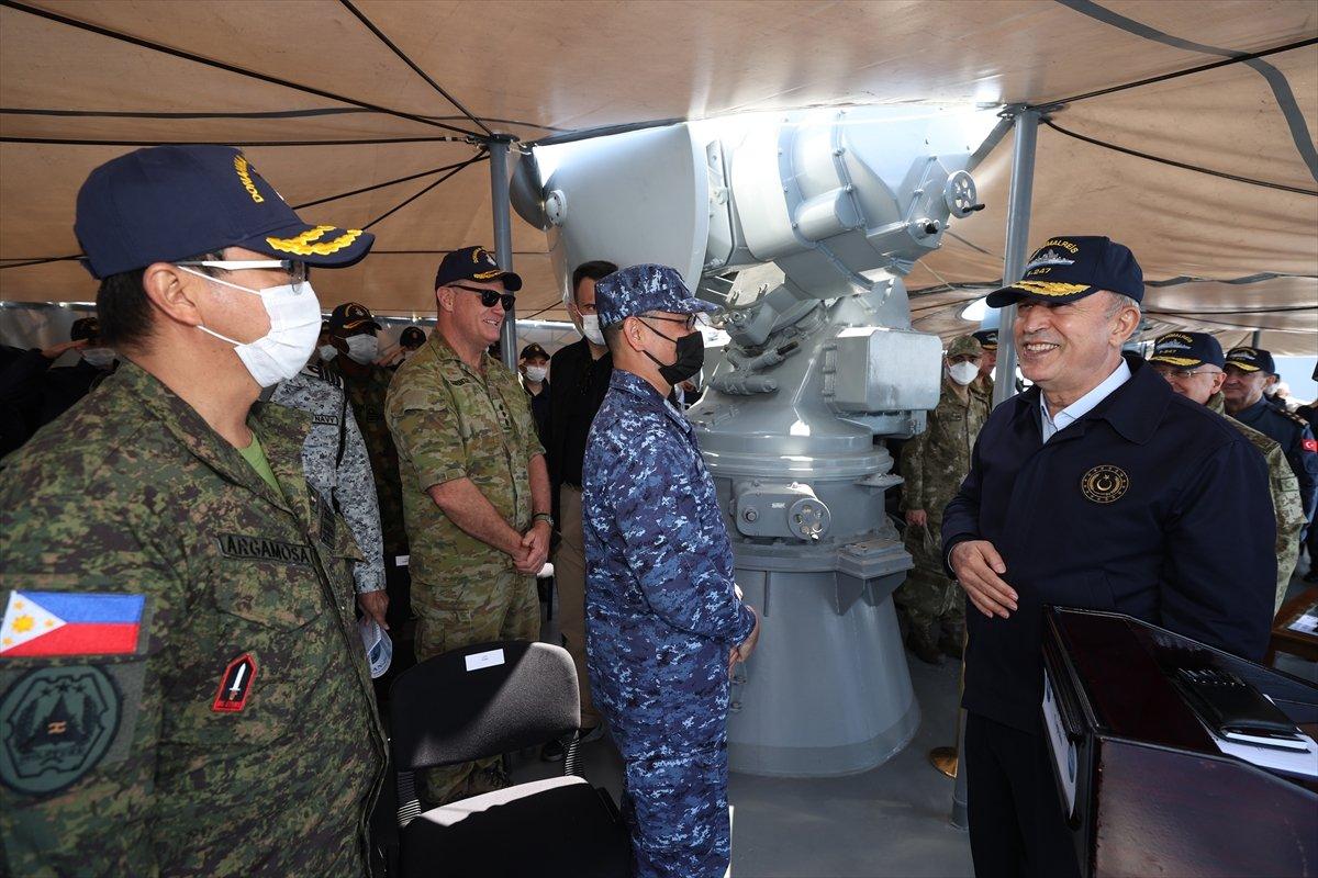 Bakan Akar'dan Yunanistan'a: Dostluk elimizi tutun