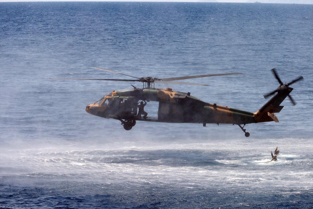 Bakan Akar'dan Yunanistan'a: Dostluk elimizi tutun