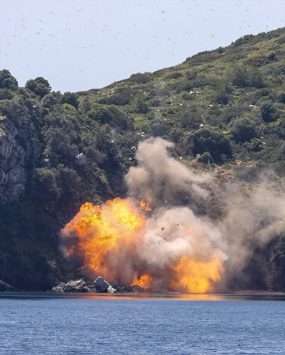 Bakan Akar'dan Yunanistan'a: Dostluk elimizi tutun