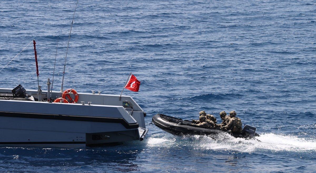 Bakan Akar'dan Yunanistan'a: Dostluk elimizi tutun