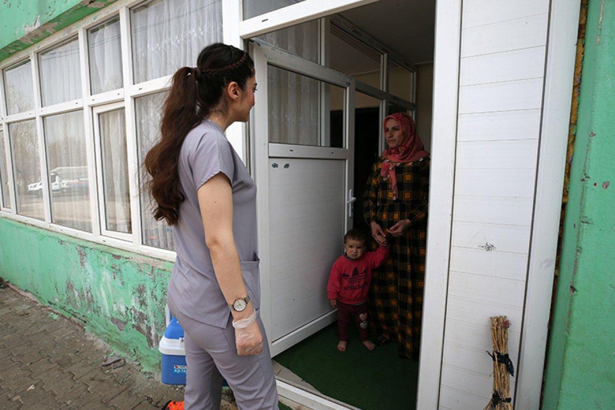 Muş'ta görevli Kader ebe, fedakarlığıyla köylülerin kalbini kazandı