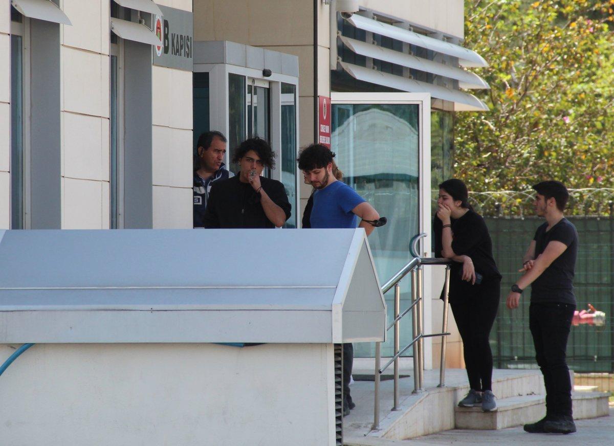 Antalya’da falezlerde gitar çalan üniversiteli düşüp öldü