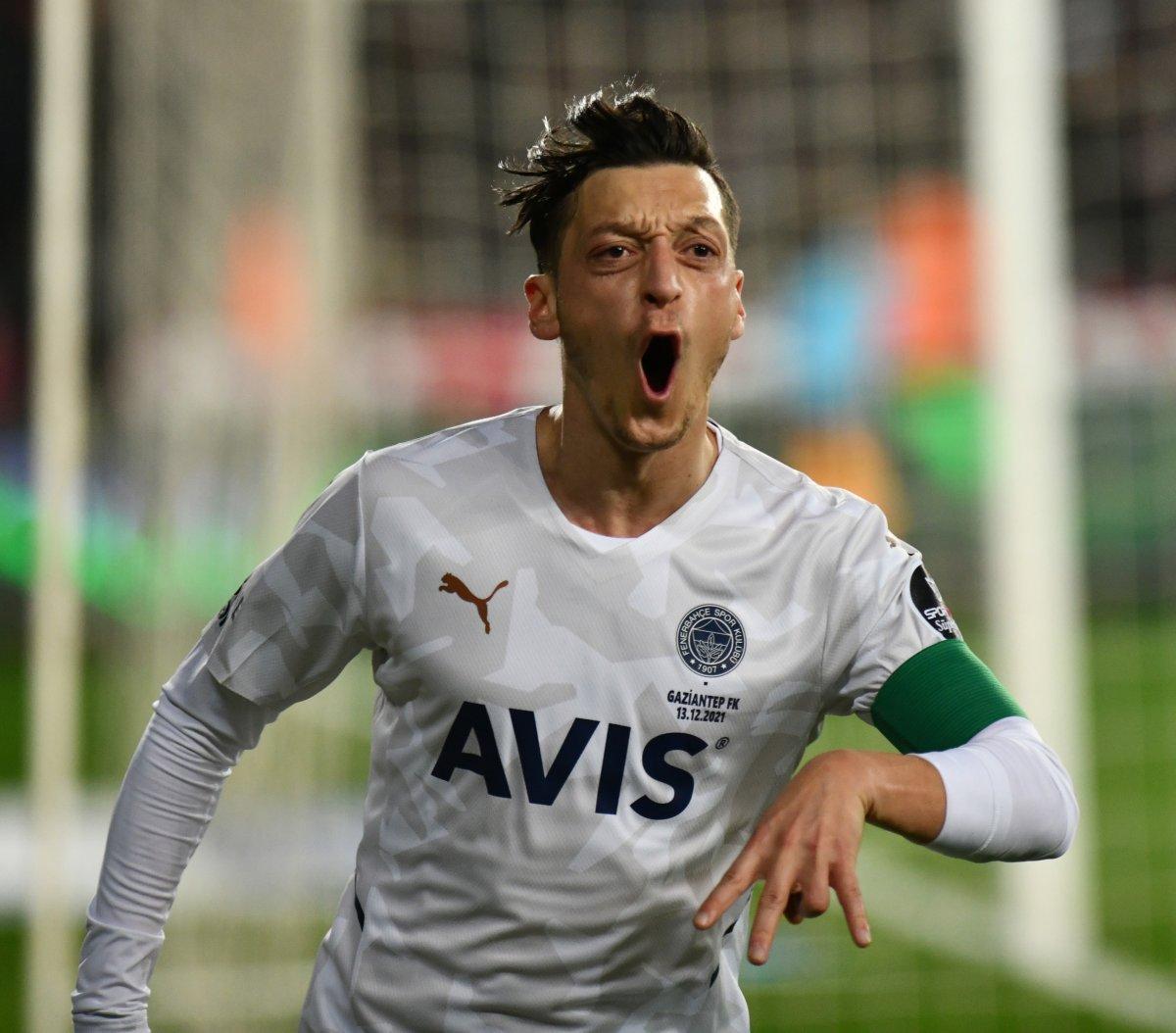 Mesut Özil'in menajeri rest çekti