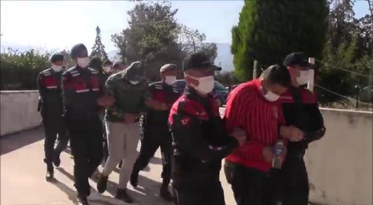 Denizli'de öğrencilere uyuşturucu satan şahıslar yakayı ele verdi