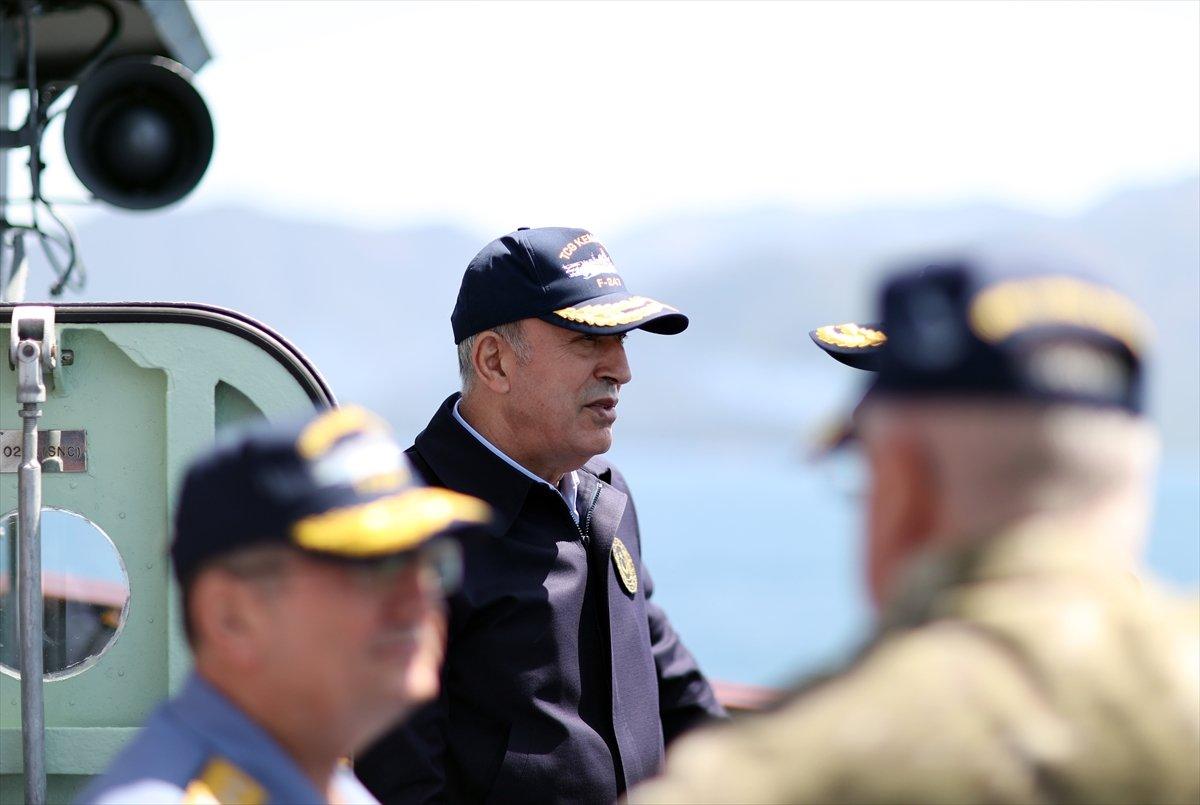 Bakan Akar'dan Yunanistan'a: Dostluk elimizi tutun