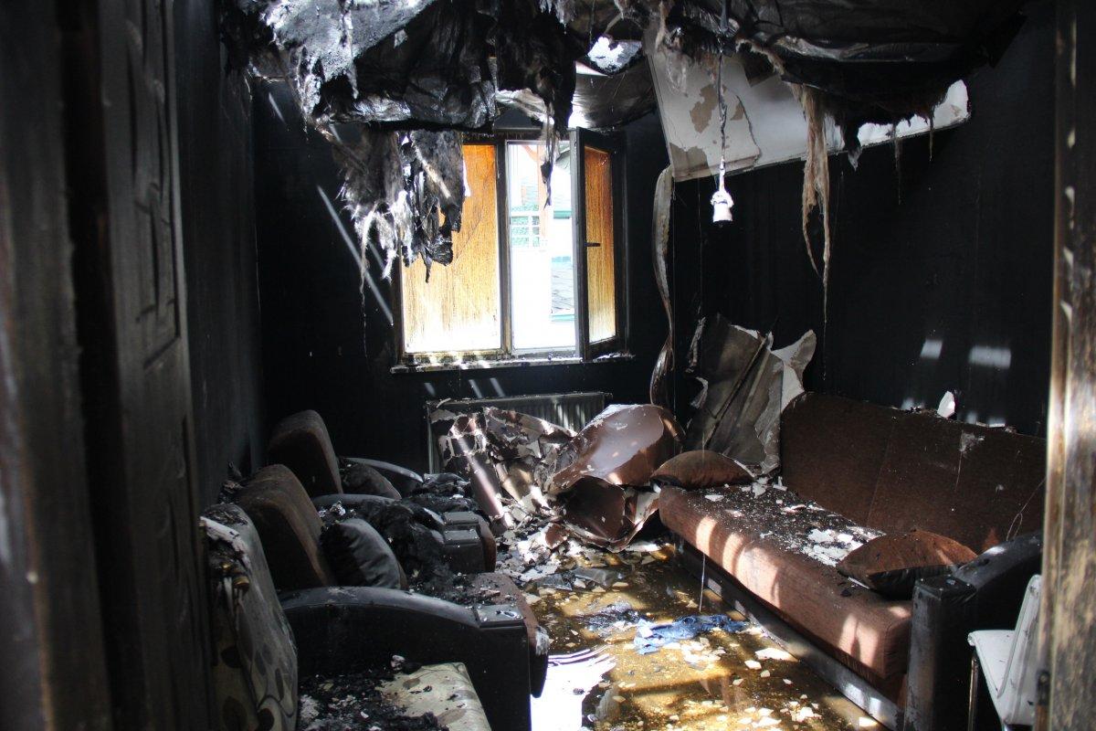 Kocaeli'de 3 yaşındaki çocuk çakmakla oynarken evi yaktı