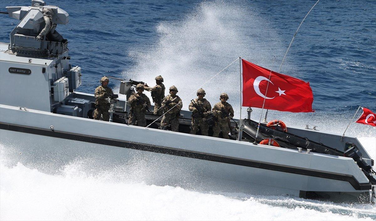 Bakan Akar'dan Yunanistan'a: Dostluk elimizi tutun