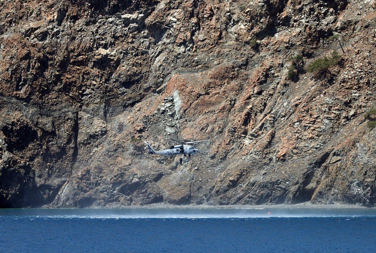 Bakan Akar'dan Yunanistan'a: Dostluk elimizi tutun