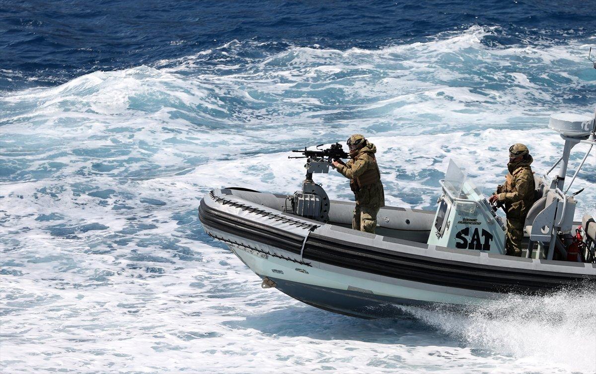 Bakan Akar'dan Yunanistan'a: Dostluk elimizi tutun