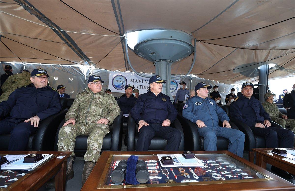 Bakan Akar'dan Yunanistan'a: Dostluk elimizi tutun