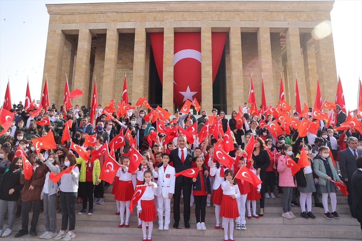 Çocuklar, 23 Nisan'da Anıtkabir'i ziyaret etti