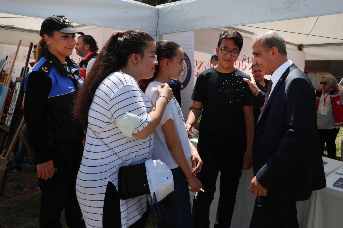 Adana polisi, 23 Nisan'da çocuklarla eğlendi