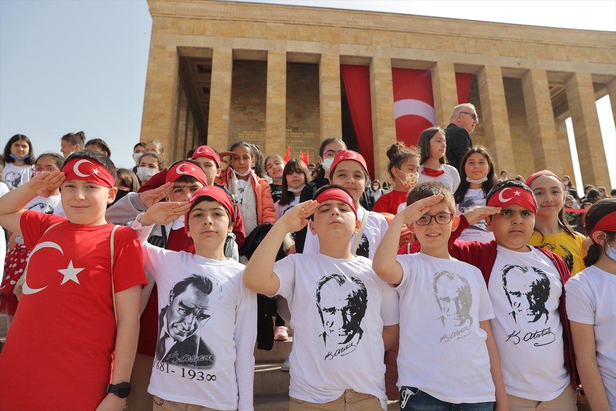 Çocuklar, 23 Nisan'da Anıtkabir'i ziyaret etti