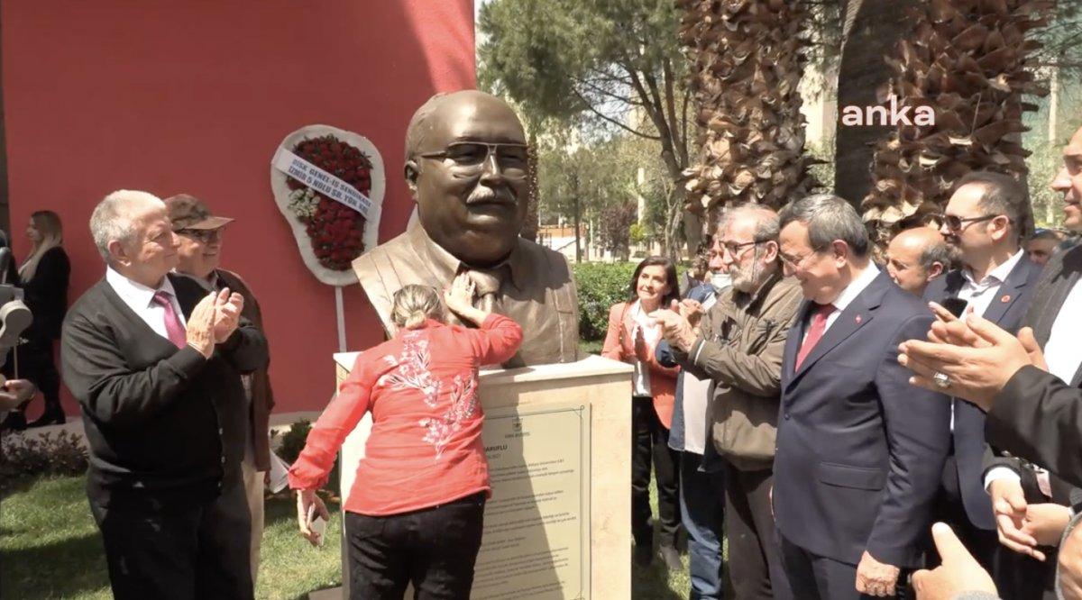 CHP İzmir'e bir heykel daha kazandırdı