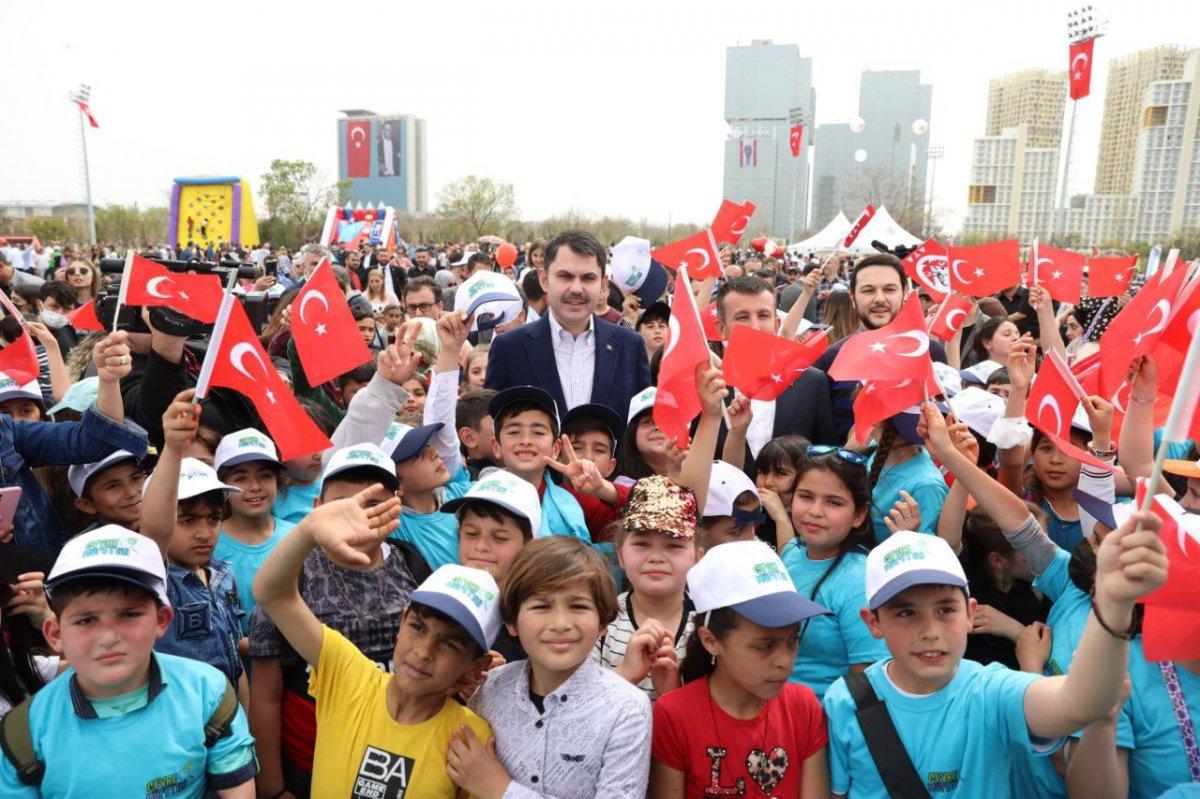 Murat Kurum, çocuklarla Başkent Millet Bahçesi'nde buluştu