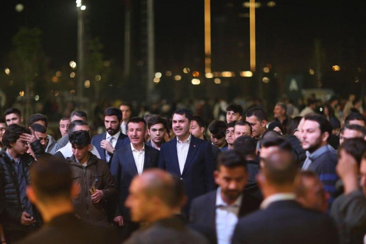 Murat Kurum, ilk defa oy kullanacak 5 bin gençle iftarda buluştu