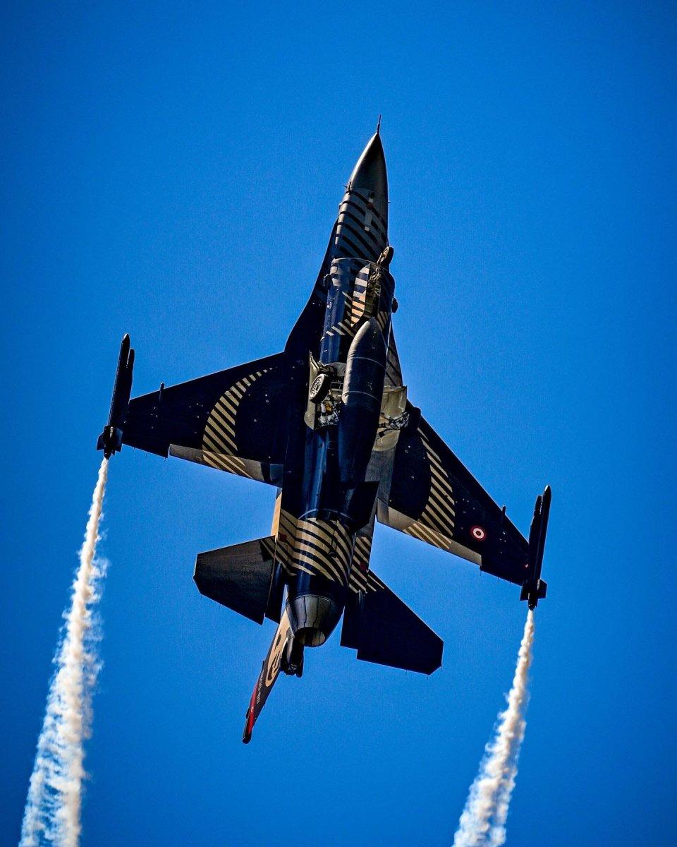 SOLOTÜRK 23 Nisan gösterisini Çanakkale'de yaptı