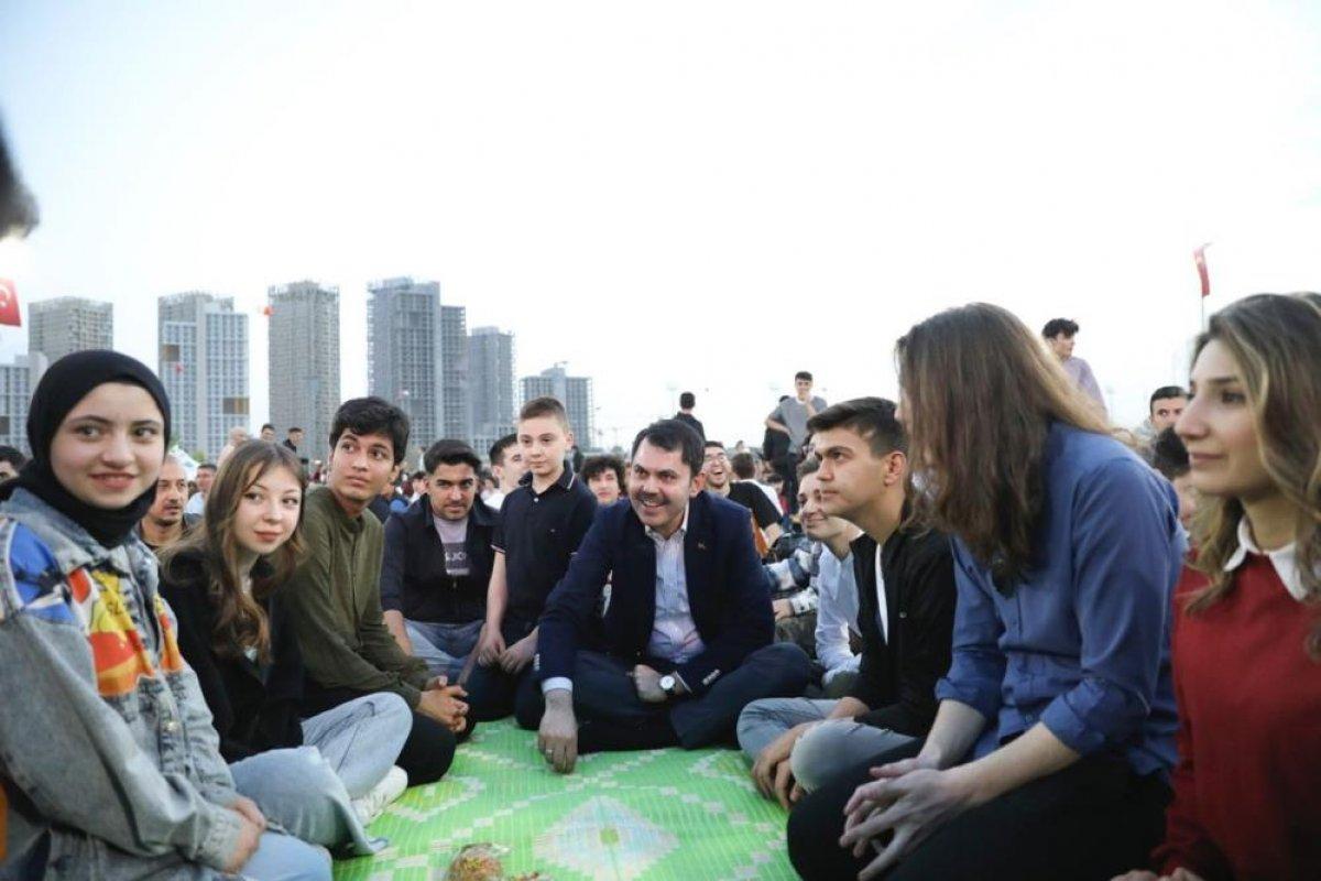 Murat Kurum, ilk defa oy kullanacak 5 bin gençle iftarda buluştu