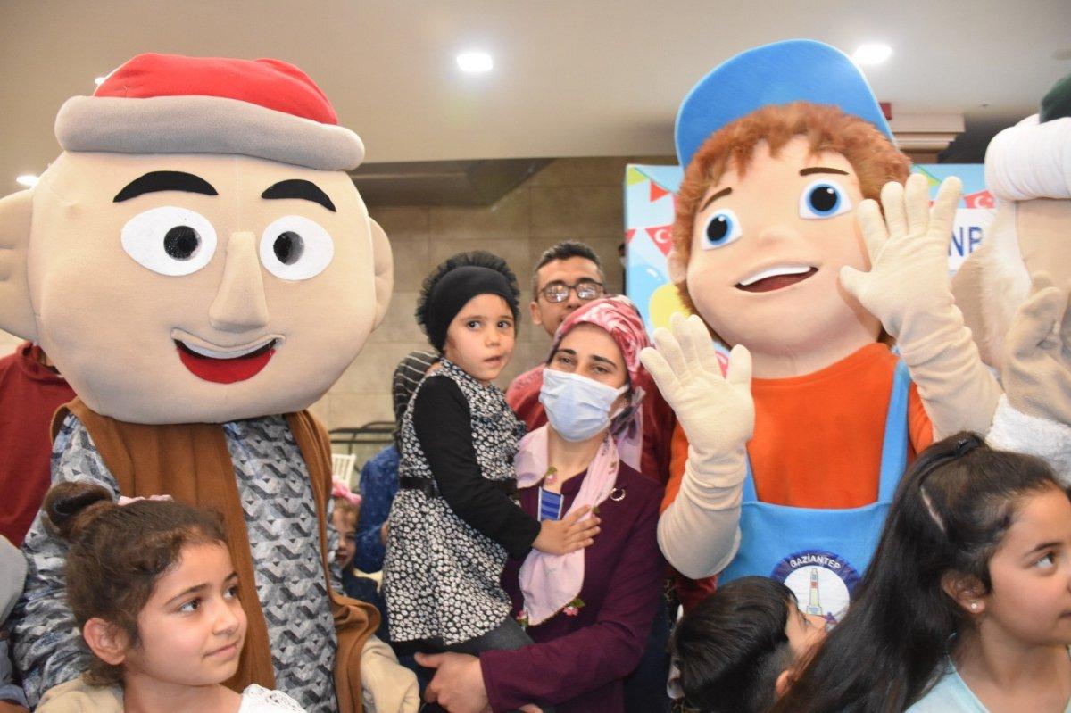 Gaziantep'te pitbull saldırısında yaralanan Asiye'nin 23 Nisan eğlencesi