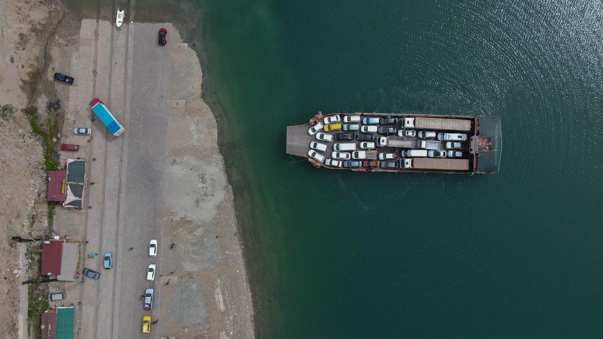 Tunceli-Elazığ feribot kuyruğundan vatandaşlar şikayetçi: Köprü yapılsın