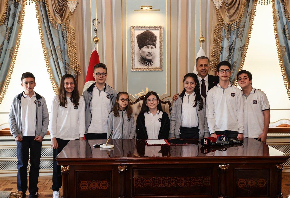 Ali Yerlikaya, 23 Nisan'da öğrencileri ağırladı