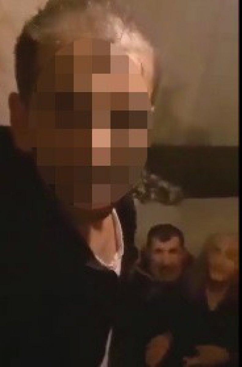 İzmir’de babasını ve babaannesini darbedip sosyal medyada görüntülerini paylaştı