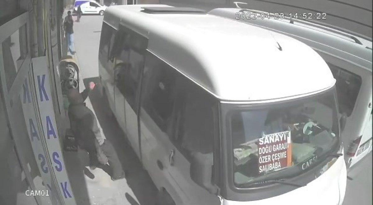 Elazığ’da ilginç kaza kameralara yansıdı