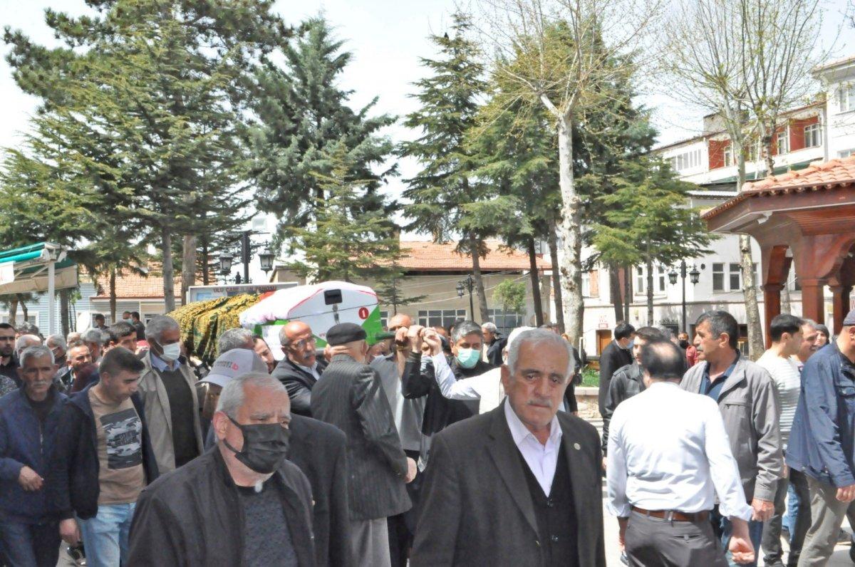 Çorum'da sokak köpeğine çarpmamak için canından oldu