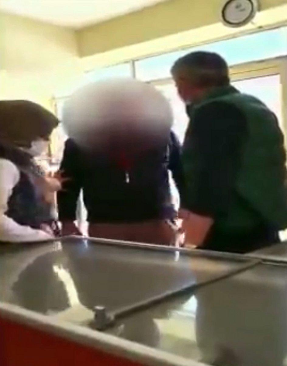 Afyonkarahisar’da, fırın denetiminde görevlilere saldırı kamerada