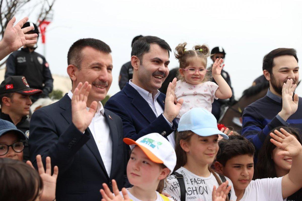 Murat Kurum, çocuklarla Başkent Millet Bahçesi'nde buluştu