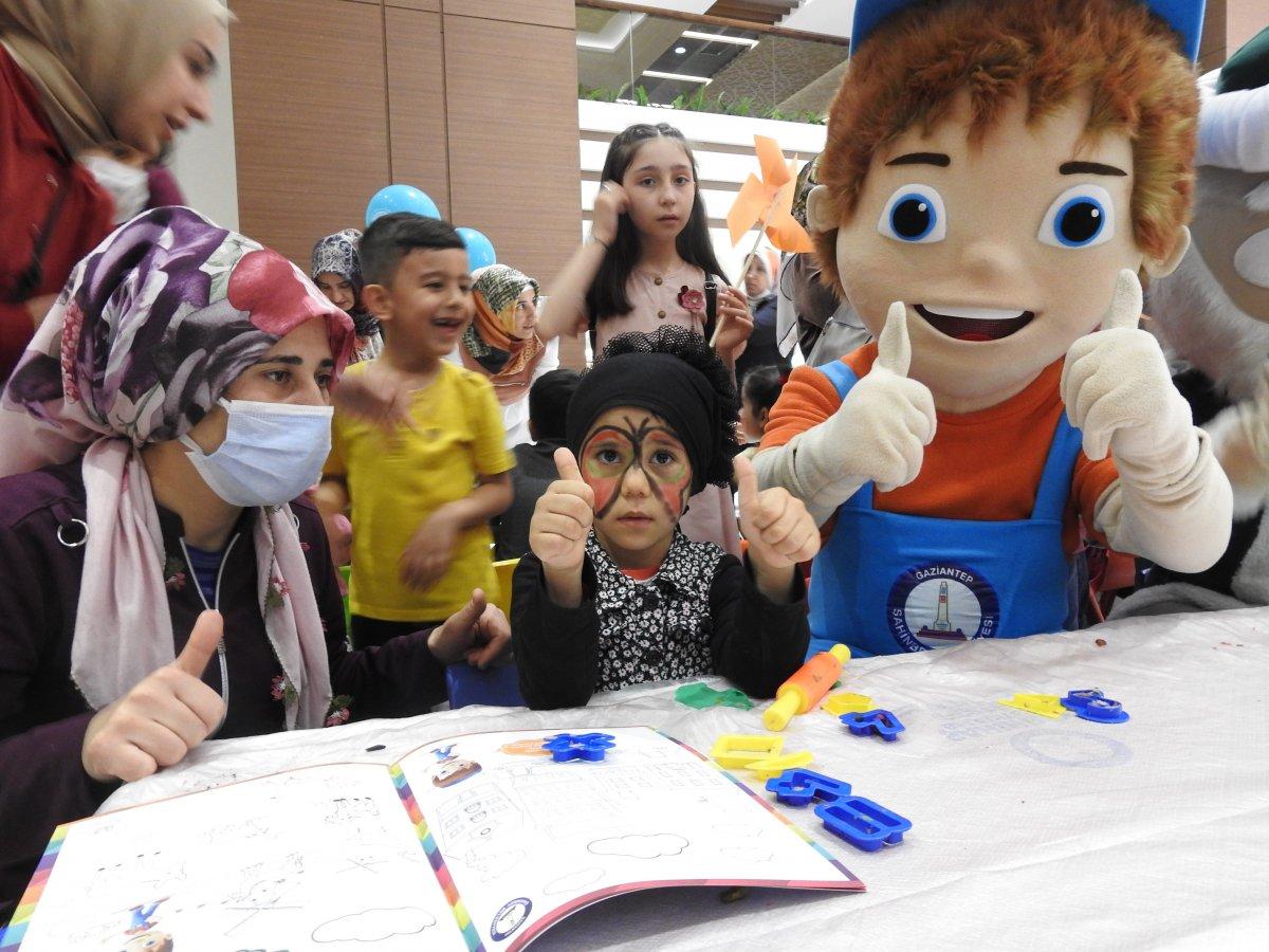 Gaziantep'te pitbull saldırısında yaralanan Asiye'nin 23 Nisan eğlencesi