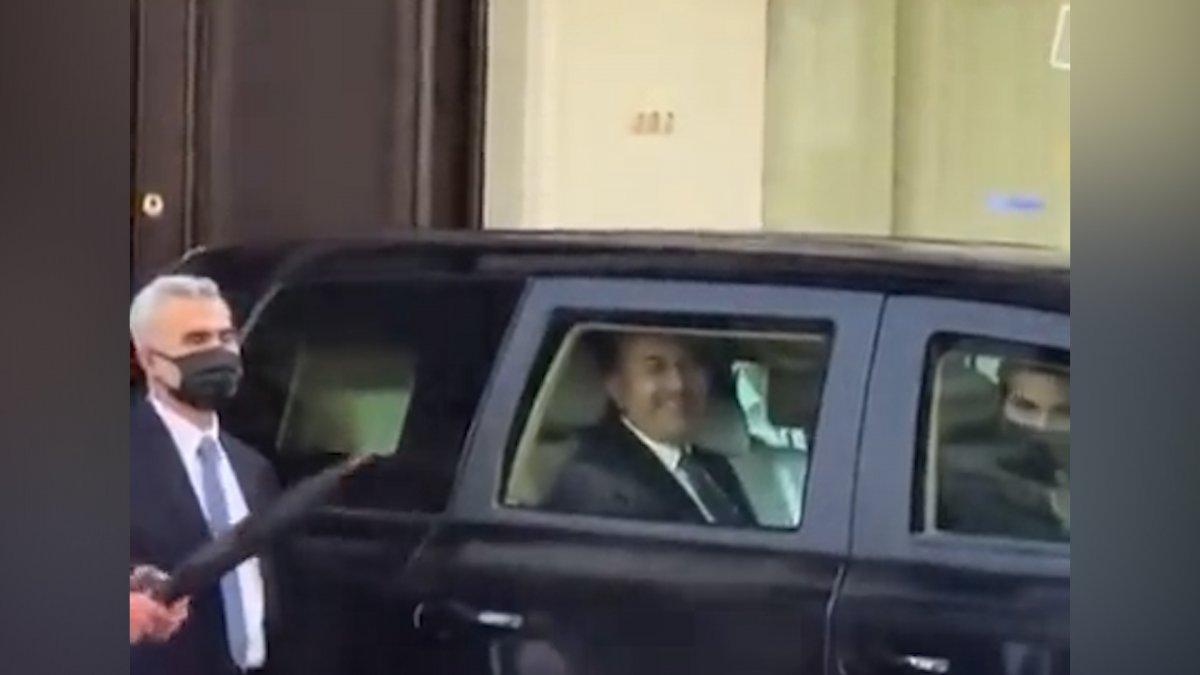 Dışişleri Bakanı Mevlüt Çavuşoğlu, Ermeni protestoculara Bozkurt işareti yaptı