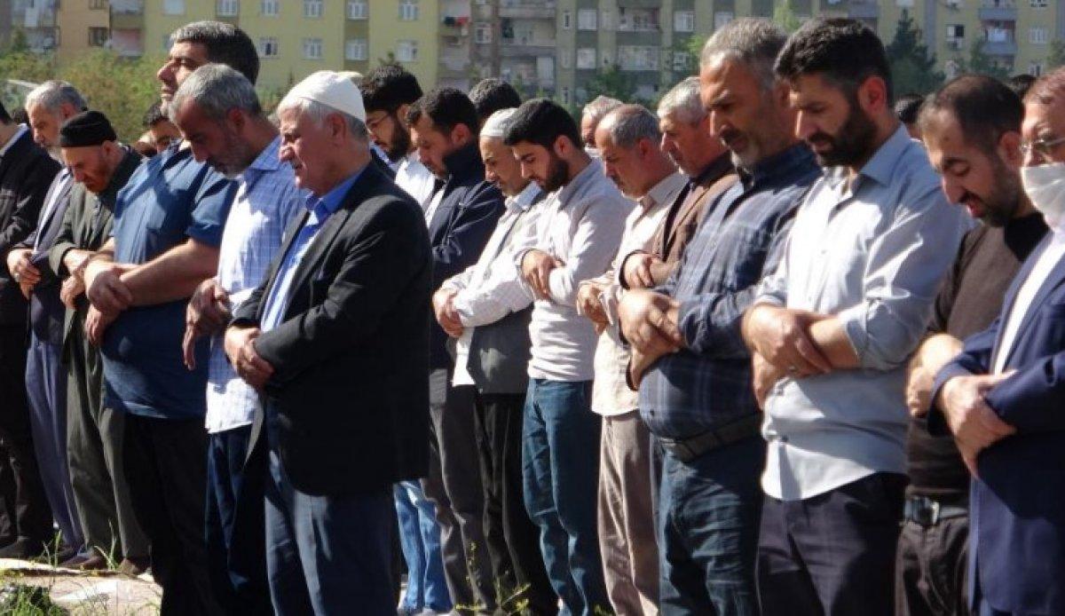 Diyarbakırlılar yağmur yağması için dua etti