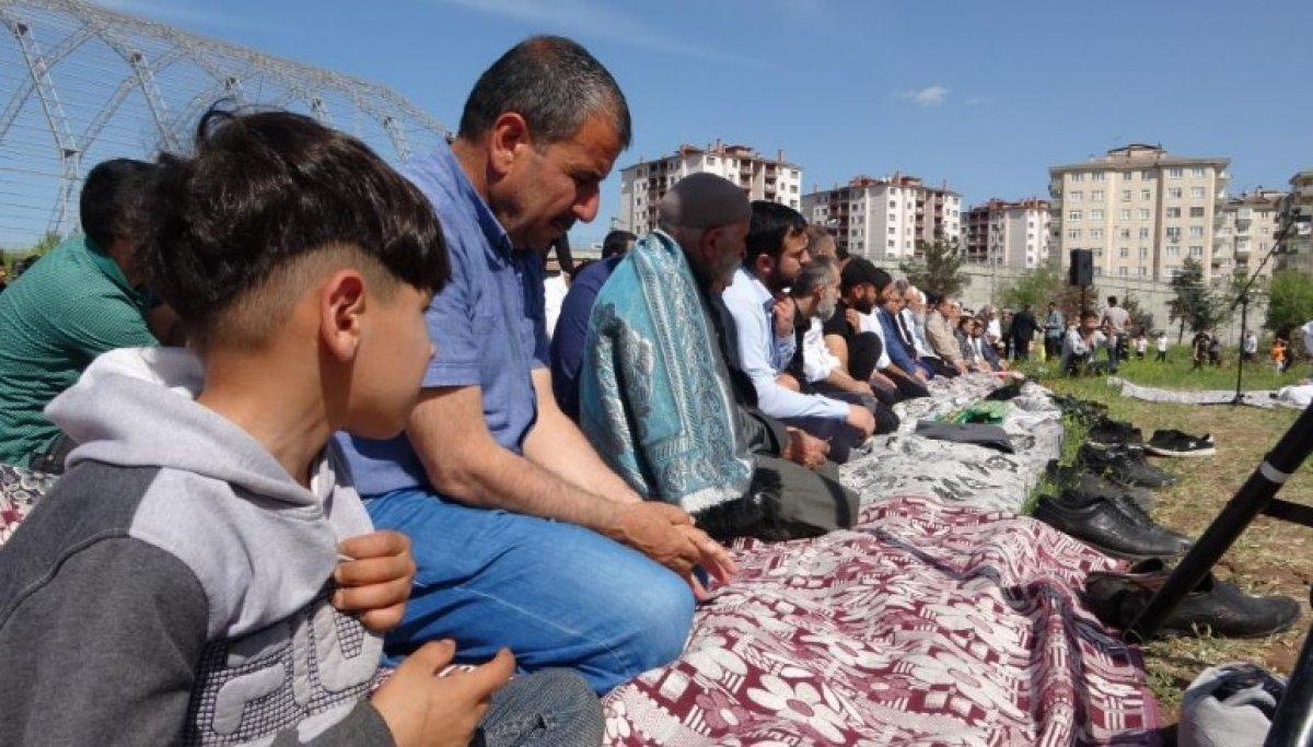 Diyarbakırlılar yağmur yağması için dua etti