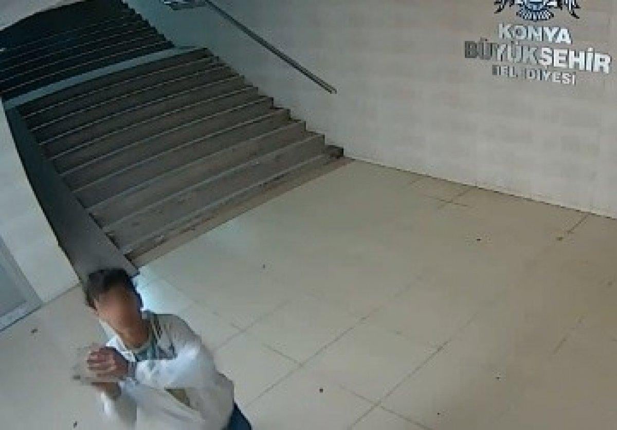 Konya'da güvenlik kameralarını parçalayan çocuklar