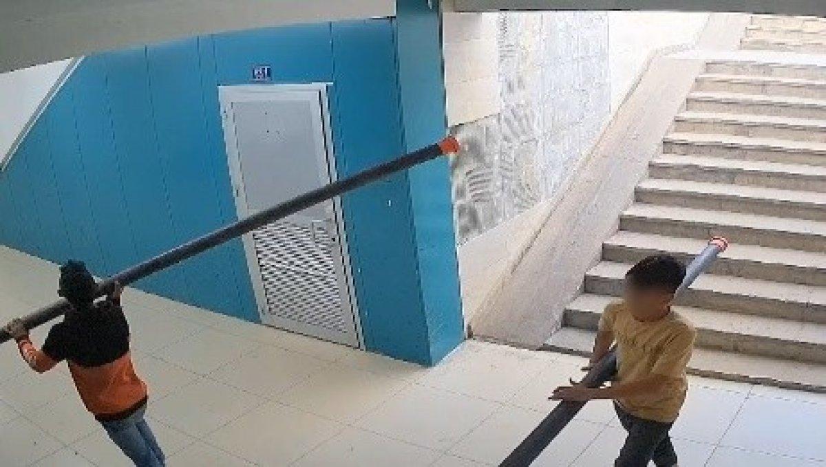 Konya'da güvenlik kameralarını parçalayan çocuklar