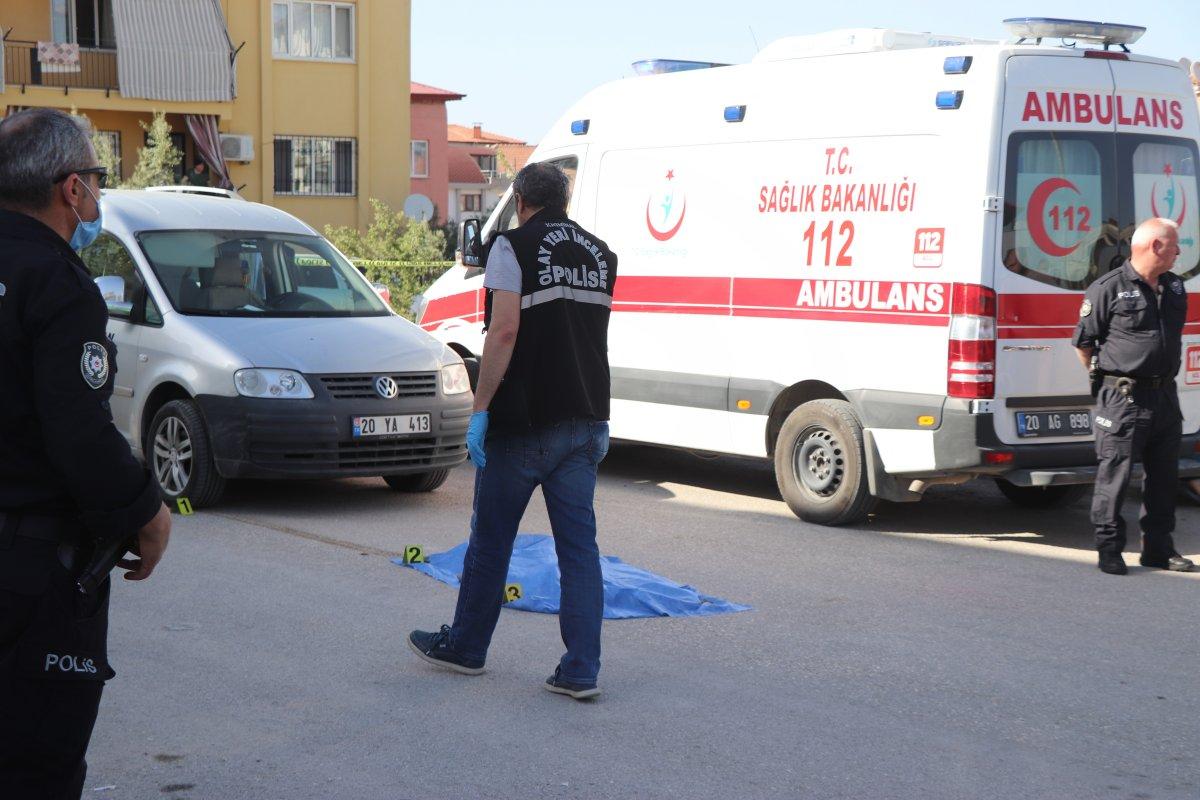 Denizli’de hafif ticari aracın çarptığı çocuk hayatını kaybetti