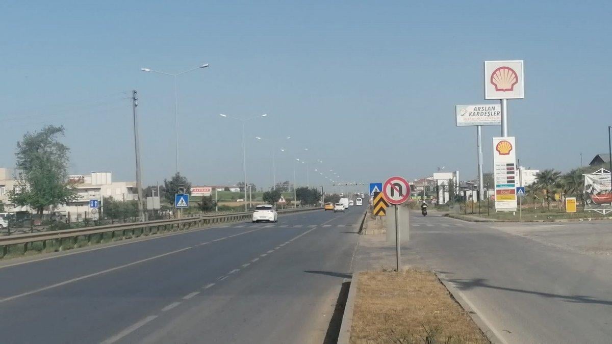 Antalya’da 24 yaşındaki genç, koşarak geçmek istediği yolda öldü