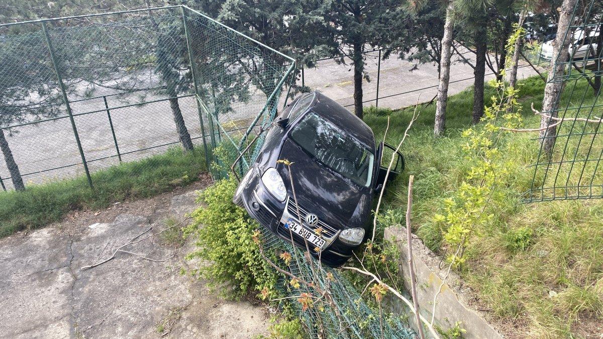 Ortaköy'de pedalları karıştıran sürücü kaza yaptı