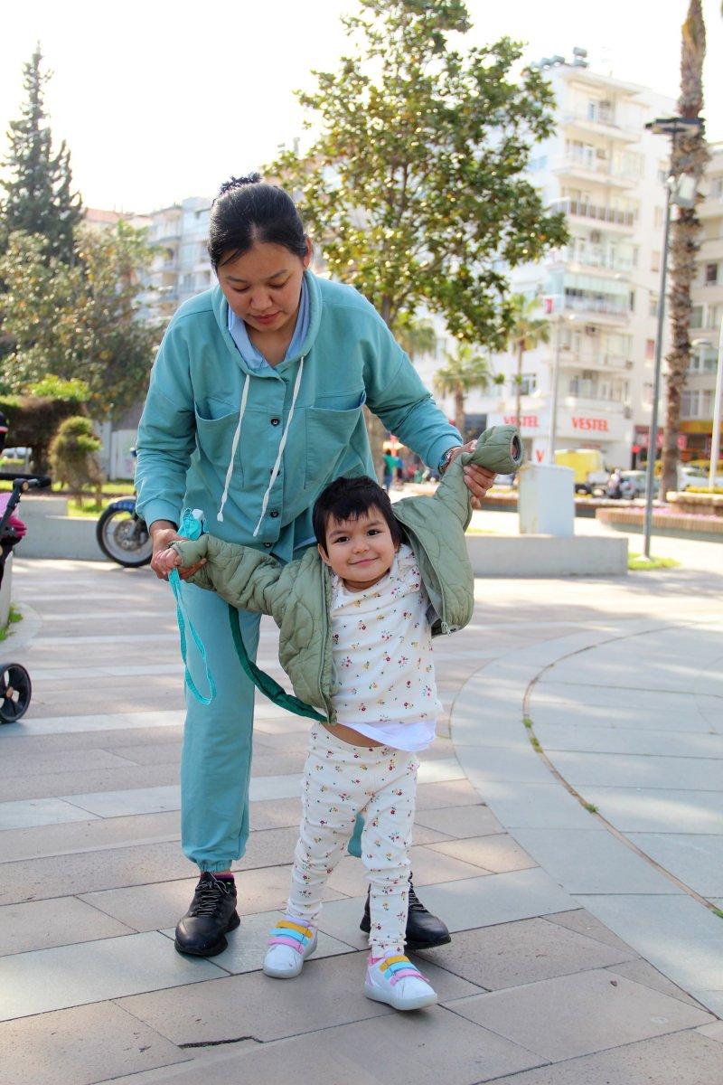 Antalya'da kalan Kazakistanlı anneden hasta kızı için yardım çağrısı