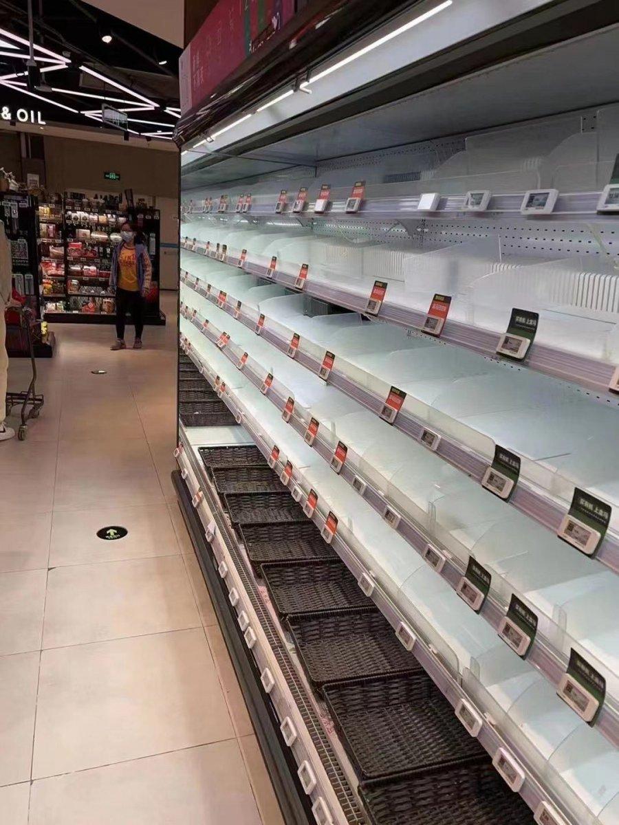 Pekin’de yeni vakalar çıktı, halk marketlere koştu