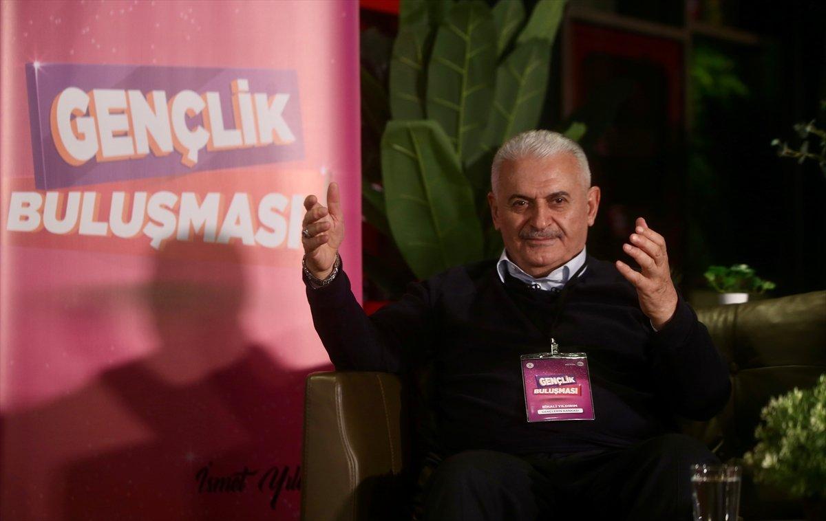 Binali Yıldırım, gençlerle bir araya geldi