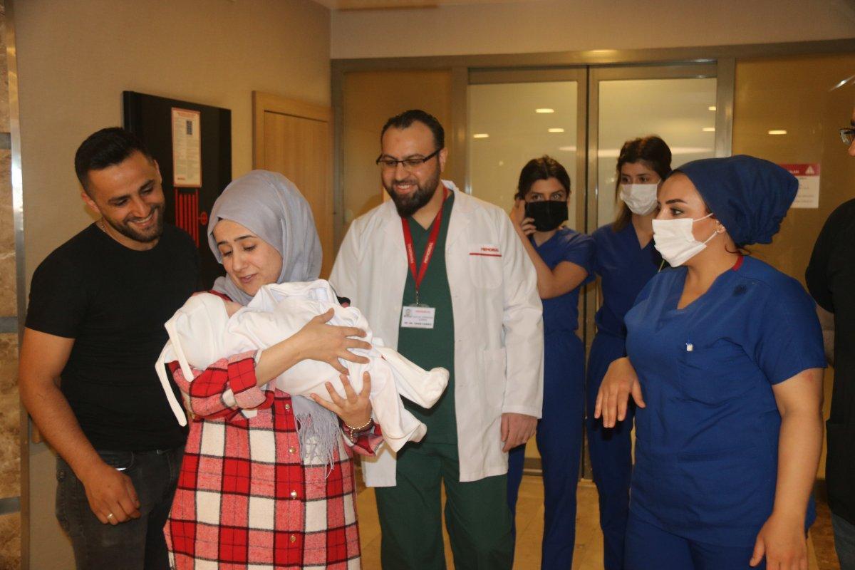 Diyarbakır'da, yemek borusu olmadan doğan bebek sağlığına kavuştu