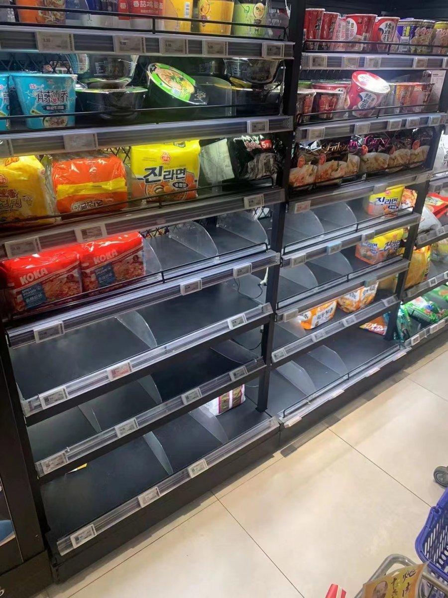 Pekin’de yeni vakalar çıktı, halk marketlere koştu