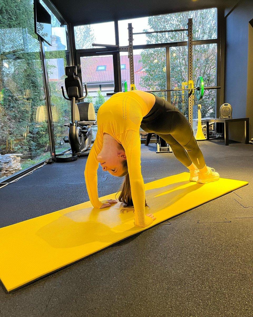 Pınar Altuğ'un kızı Su annesi gibi spor tutkunu