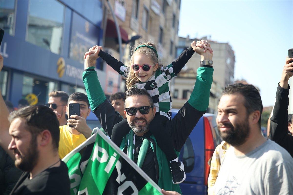 Sakaryaspor'da 1.Lig'e yükselmeyi garantiledi